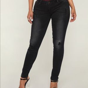 FASHION NOVA Making Demands Distressed Jeans Black